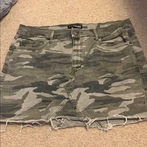 Express camo skirt